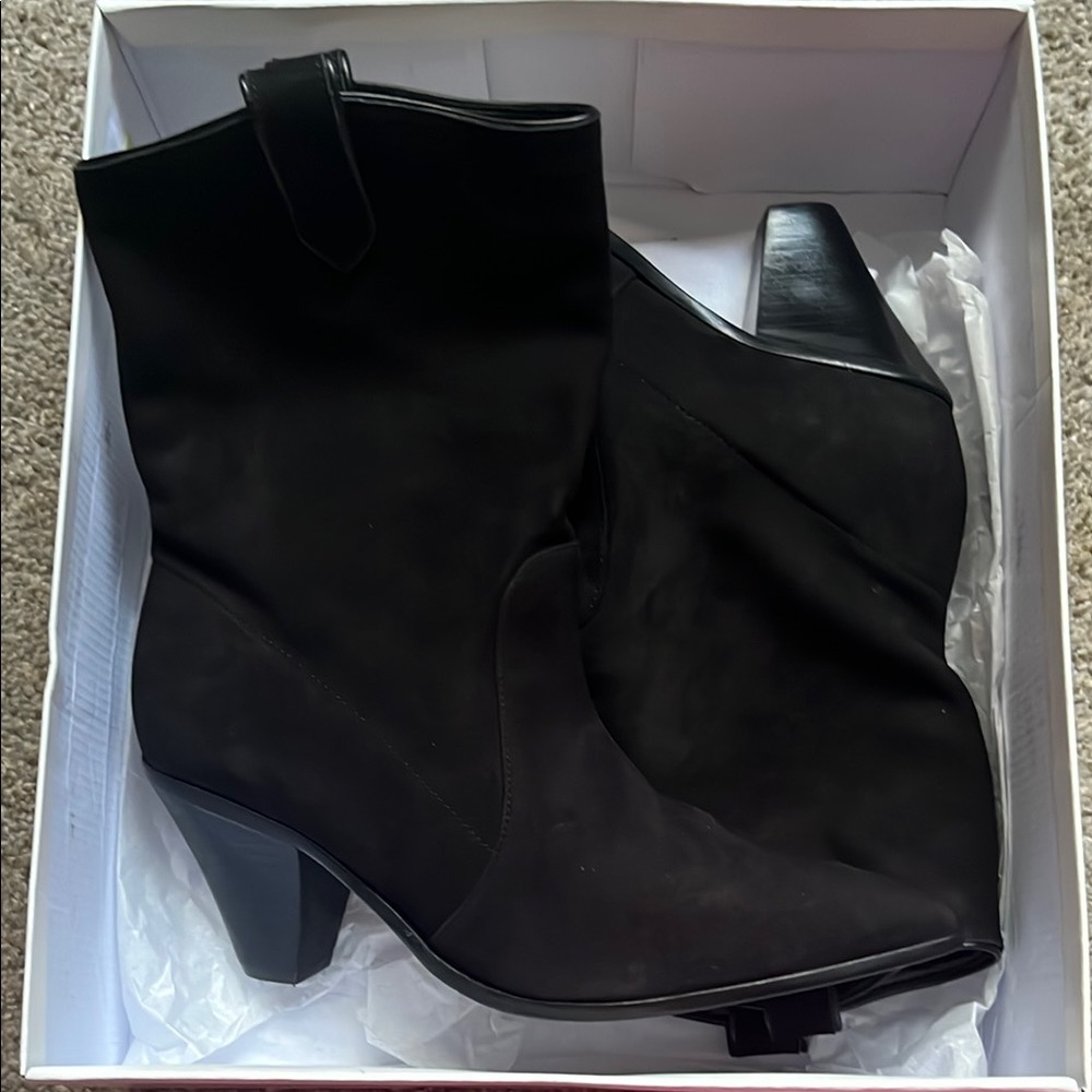 Evereve Black Heeled Boots with Block Heel